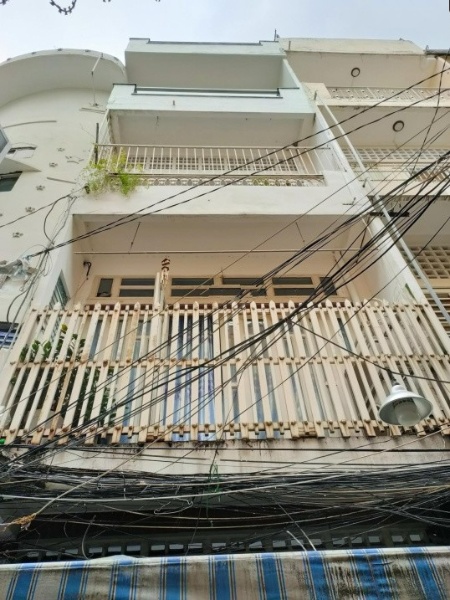 Bán gấp nhà 3 tầng giá siêu rẻ tại Đường Hoàng Diệu, Phường 12, Quận 4, Hồ Chí Minh